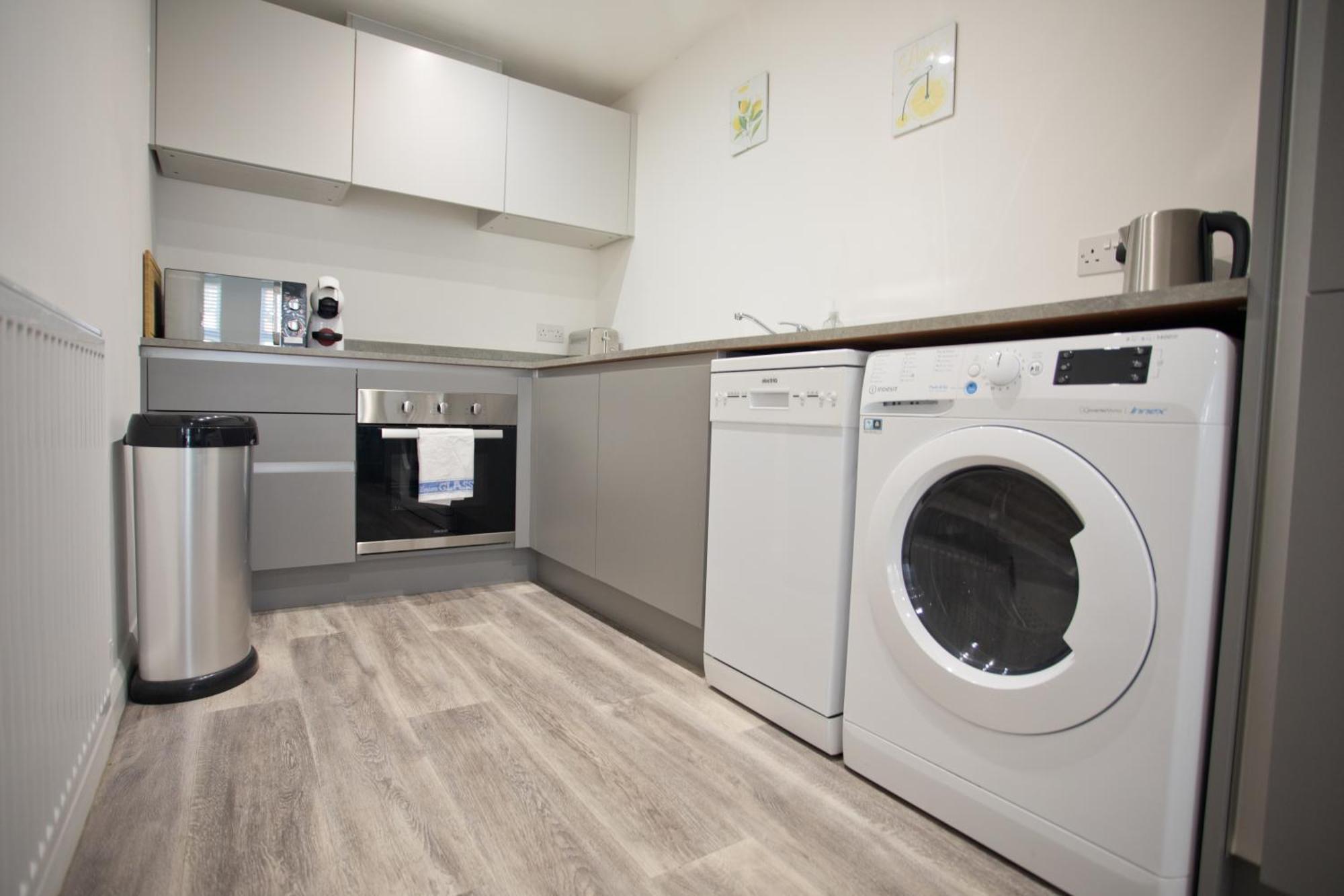 Sea Air - 2 Bedrooms - Parking - Mins To Beach Борнмут Экстерьер фото